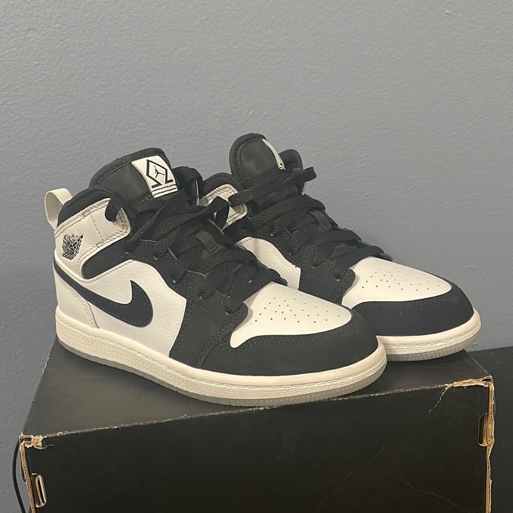 JORDAN 1 MID SE (PS)